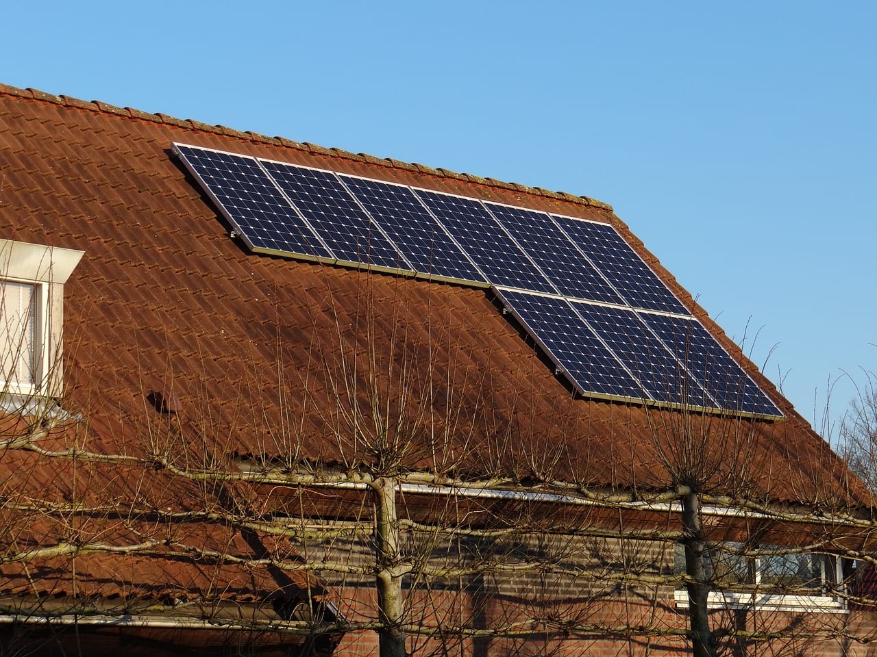Solar panels 671454 1280